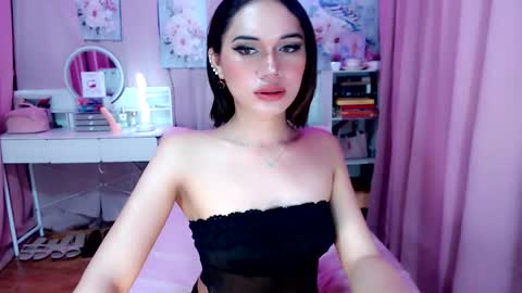 Snapshot of gorgeous_anora chatting on February 14, 12:07 am Anora online show from February 14, 12:07 am