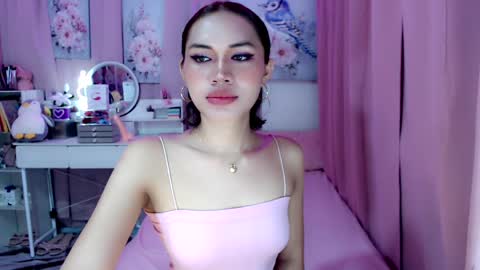 Snapshot of gorgeous_anora chatting on May 23, 1:22 am Anora online show from May 23, 1:22 am