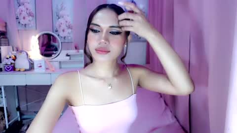 Snapshot of gorgeous_anora chatting on July 29, 2:21 am Anora online show from July 29, 2:21 am