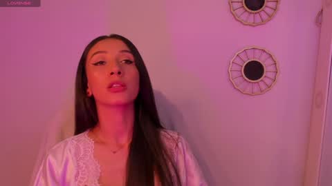 Snapshot of gorgeous_brunette chatting on December 28, 8:05 am Rose online show from December 28, 8:05 am