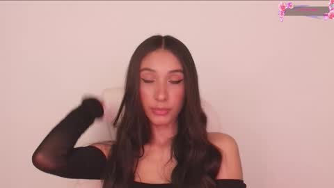 Snapshot of gorgeous_brunette chatting on November 30, 9:13 am Rose online show from November 30, 9:13 am