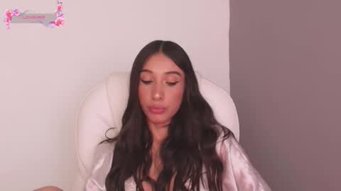 Snapshot of gorgeous_brunette chatting on December 16, 9:03 am Rose online show from December 16, 9:03 am