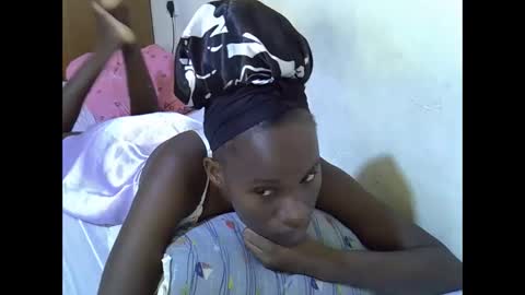 Snapshot of gorgeous_maya1 chatting on November 27, 7:10 am gorgeous_maya1 online show from November 27, 7:10 am