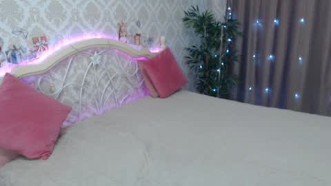gorgeousline online show from December 3, 2:36 am
