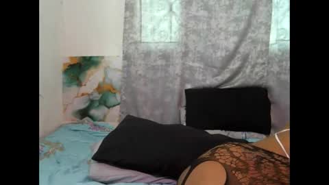 gorgeouslips10 online show from May 26, 12:12 pm