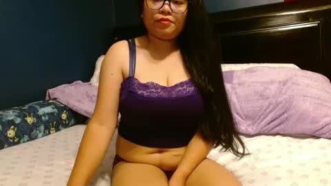 gorgeouslyn09 online show from December 21, 9:11 pm