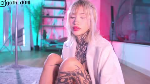 Snapshot of goth_dolll chatting on February 24, 10:14 pm sophie Special celebration a the beach 300k followers 3011 and 0112 online show from February 24, 10:14 pm