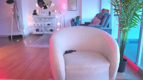 Snapshot of goth_dolll chatting on March 9, 10:52 pm sophie Special celebration a the beach 300k followers 3011 and 0112 online show from March 9, 10:52 pm