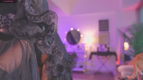 Snapshot of goth_dolll chatting on November 14, 8:29 pm sophie Special celebration a the beach 300k followers 3011 and 0112 online show from November 14, 8:29 pm