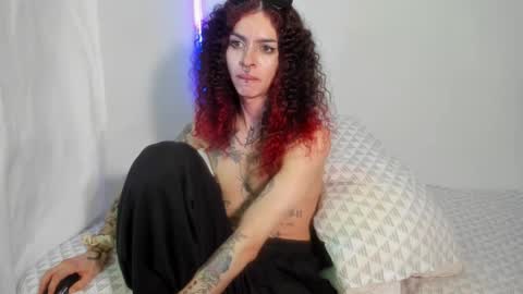 Snapshot of goth_ru chatting on December 11, 3:24 am Russ online show from December 11, 3:24 am