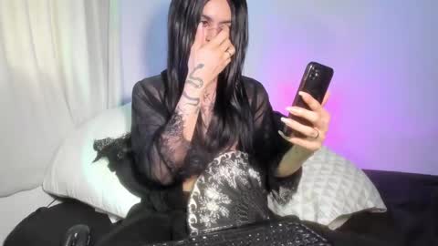 Snapshot of goth_ru chatting on March 4, 7:43 pm Russ online show from March 4, 7:43 pm