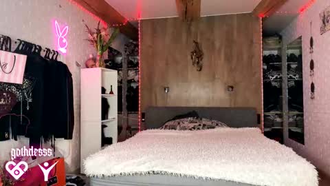 Snapshot of gothdesss chatting on February 17, 3:25 am online show from February 17, 3:25 am