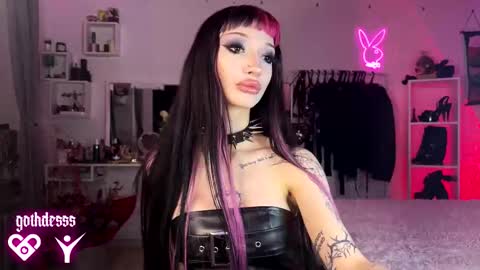 Snapshot of gothdesss chatting on March 10, 2:16 am online show from March 10, 2:16 am