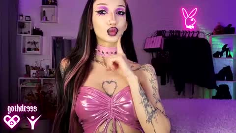 Snapshot of gothdesss chatting on April 1, 2:56 am online show from April 1, 2:56 am