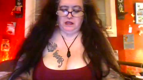 Snapshot of gothickmaiden chatting on July 1, 2:13 am GothickMaiden online show from July 1, 2:13 am