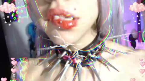 Snapshot of gothicute chatting on April 4, 6:22 am online show from April 4, 6:22 am