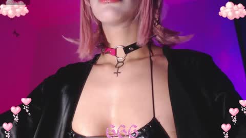 Snapshot of gothicute chatting on April 20, 4:59 am online show from April 20, 4:59 am