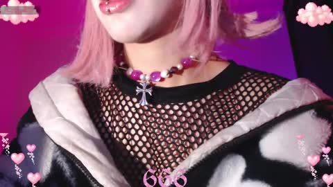 Snapshot of gothicute chatting on May 2, 8:30 am online show from May 2, 8:30 am