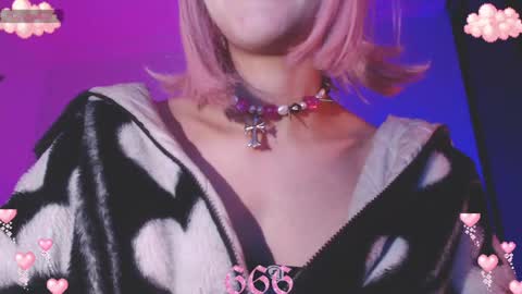 Snapshot of gothicute chatting on May 3, 8:53 am online show from May 3, 8:53 am
