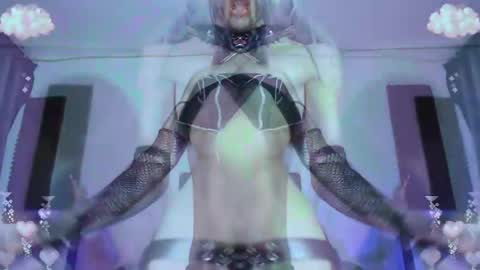 Snapshot of gothicute chatting on May 6, 4:08 am online show from May 6, 4:08 am