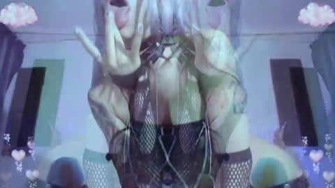 Snapshot of gothicute chatting on May 12, 4:20 am online show from May 12, 4:20 am
