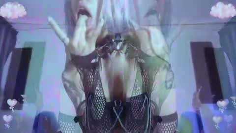 Snapshot of gothicute chatting on May 23, 4:50 am online show from May 23, 4:50 am