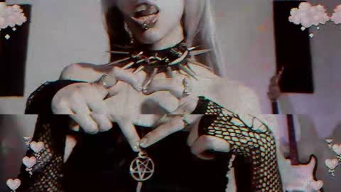 Snapshot of gothicute chatting on May 25, 7:25 am online show from May 25, 7:25 am