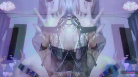 Snapshot of gothicute chatting on June 2, 5:09 am online show from June 2, 5:09 am