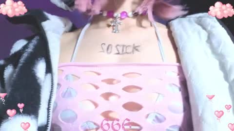 Snapshot of gothicute chatting on June 5, 6:52 am online show from June 5, 6:52 am