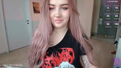traumfrau Kira angel face devil eyes I SELL A LOT VIDEO IN GALLERY online show from February 11, 11:04 am
