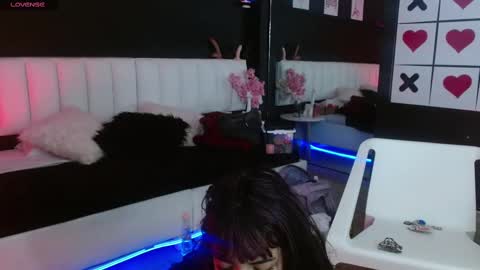 Meredith Alessandra online show from November 4, 4:33 am