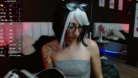 Snapshot of gotthic_met chatting on April 1, 4:35 am Meredith Alessandra online show from April 1, 4:35 am