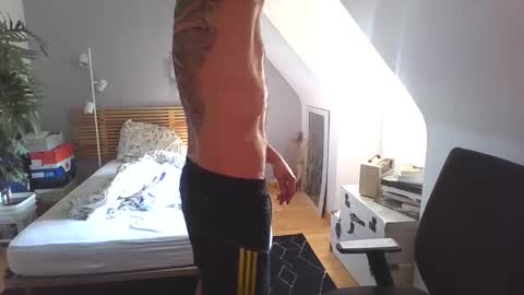 goura2000 online show from October 13, 2:28 pm