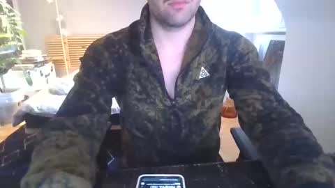 Snapshot of goura2000 chatting on February 15, 1:31 pm goura2000 online show from February 15, 1:31 pm