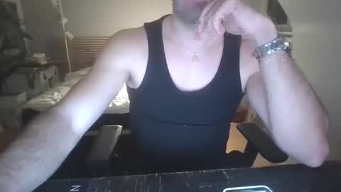 Snapshot of goura2000 chatting on February 21, 9:49 pm goura2000 online show from February 21, 9:49 pm