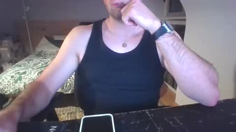 Snapshot of goura2000 chatting on March 27, 8:19 pm goura2000 online show from March 27, 8:19 pm