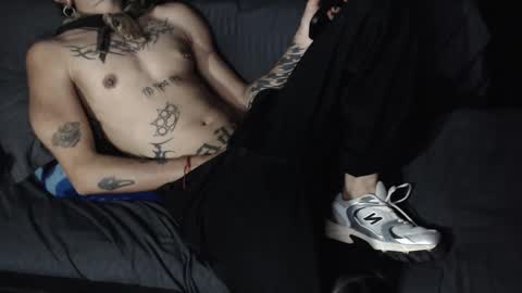 Snapshot of gowtherrrr_ chatting on March 29, 5:18 am Manolo modelo independiente online show from March 29, 5:18 am