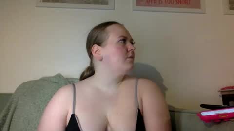 Snapshot of graceloves69 chatting on April 2, 10:07 pm Grace Loves online show from April 2, 10:07 pm