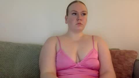 Snapshot of graceloves69 chatting on April 17, 8:17 am Grace Loves online show from April 17, 8:17 am