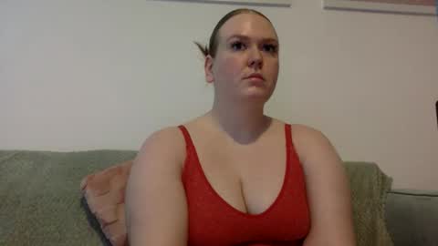 Snapshot of graceloves69 chatting on April 18, 10:41 am Grace Loves online show from April 18, 10:41 am
