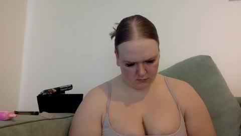Snapshot of graceloves69 chatting on May 1, 9:03 am Grace Loves online show from May 1, 9:03 am