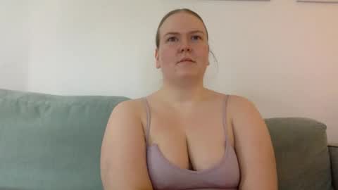 Snapshot of graceloves69 chatting on May 17, 10:22 am Grace Loves online show from May 17, 10:22 am