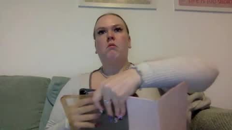 Snapshot of graceloves69 chatting on June 3, 8:50 am Grace Loves online show from June 3, 8:50 am