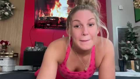 Gracie Mae online show from December 6, 6:39 pm