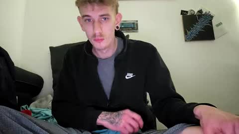 Snapshot of graff4 chatting on January 2, 12:23 am Smallcom online show from January 2, 12:23 am