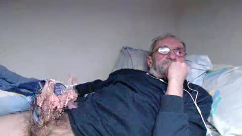 Snapshot of grandpa_mark chatting on February 28, 12:10 am Mark online show from February 28, 12:10 am