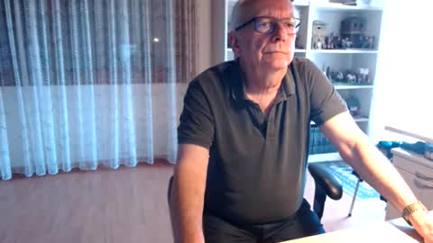 Snapshot of grandpach chatting on March 18, 11:24 am grandpach online show from March 18, 11:24 am