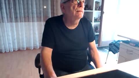 Snapshot of grandpach chatting on March 21, 11:26 am grandpach online show from March 21, 11:26 am