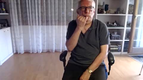 Snapshot of grandpach chatting on April 11, 12:31 pm grandpach online show from April 11, 12:31 pm
