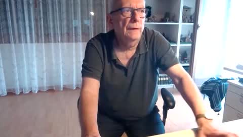 Snapshot of grandpach chatting on May 5, 11:29 am grandpach online show from May 5, 11:29 am